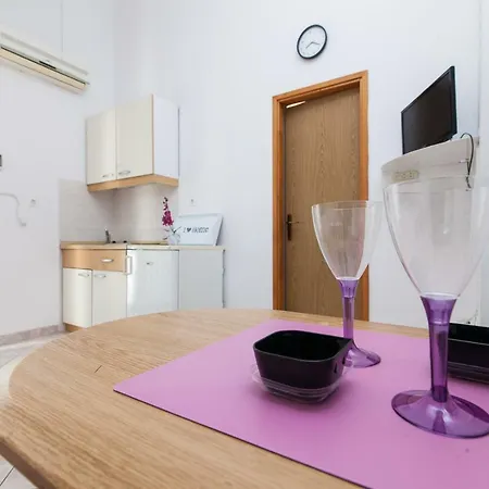 Mimi Brodarica (Sibenik-Knin)